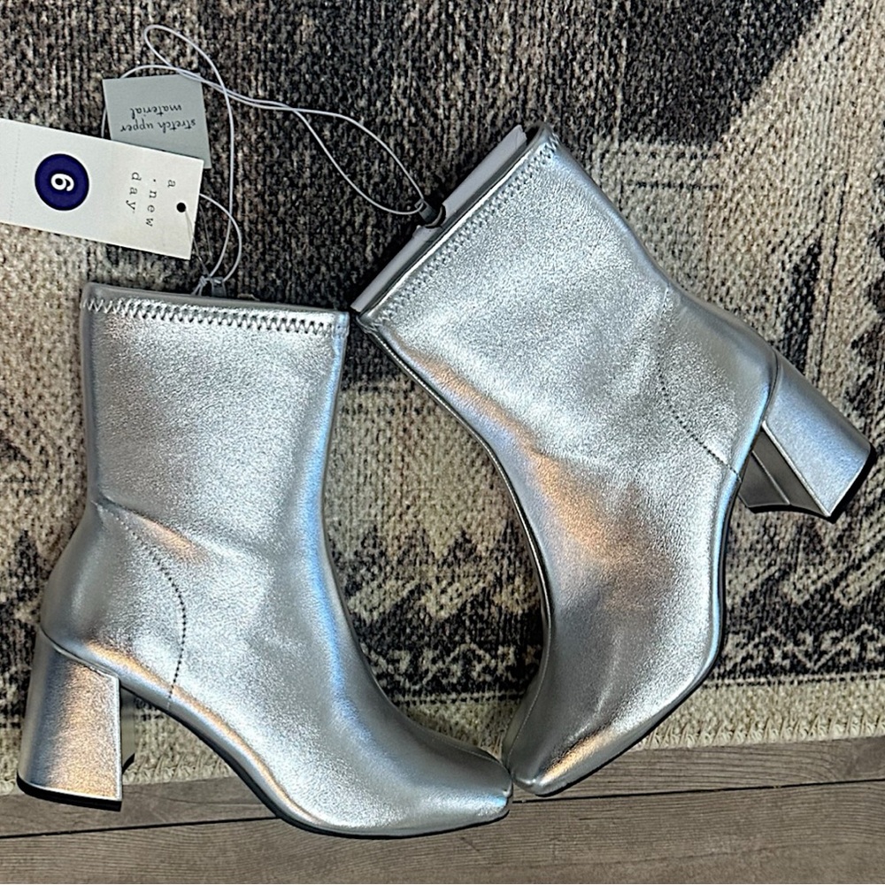 NEW A New Day Pippa Stretch Boots Women’s Size 6 NWT  Silver Ankle Boots - Picture 4 of 16